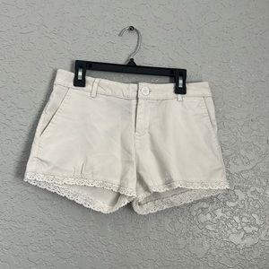 white U2B shorts size small
